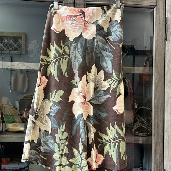 Tommy Bahama 100% Silk Tropical Hibiscus Print Skirt SIZE 8 - Picture 4 of 8